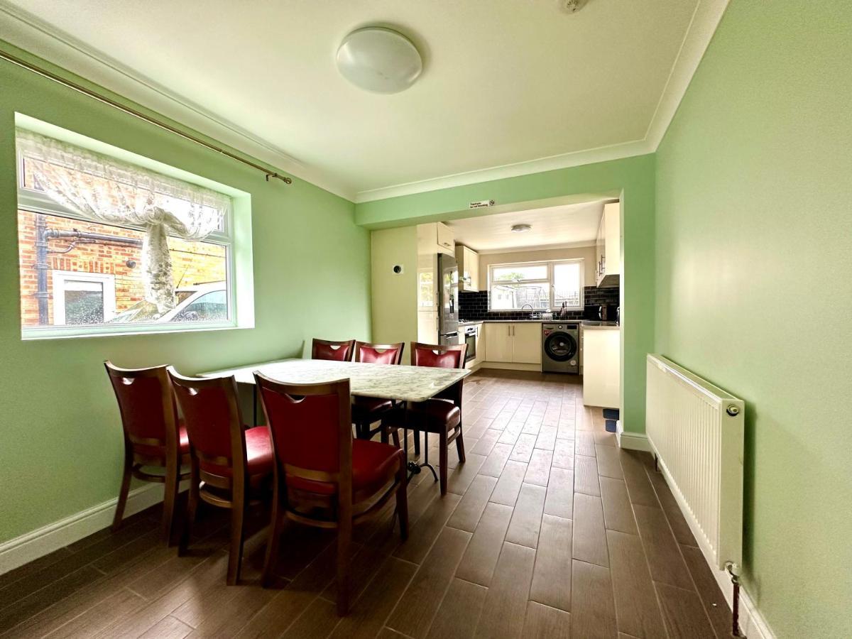 Spacious 3 Double Bedroomed House In Bicester Exteriér fotografie